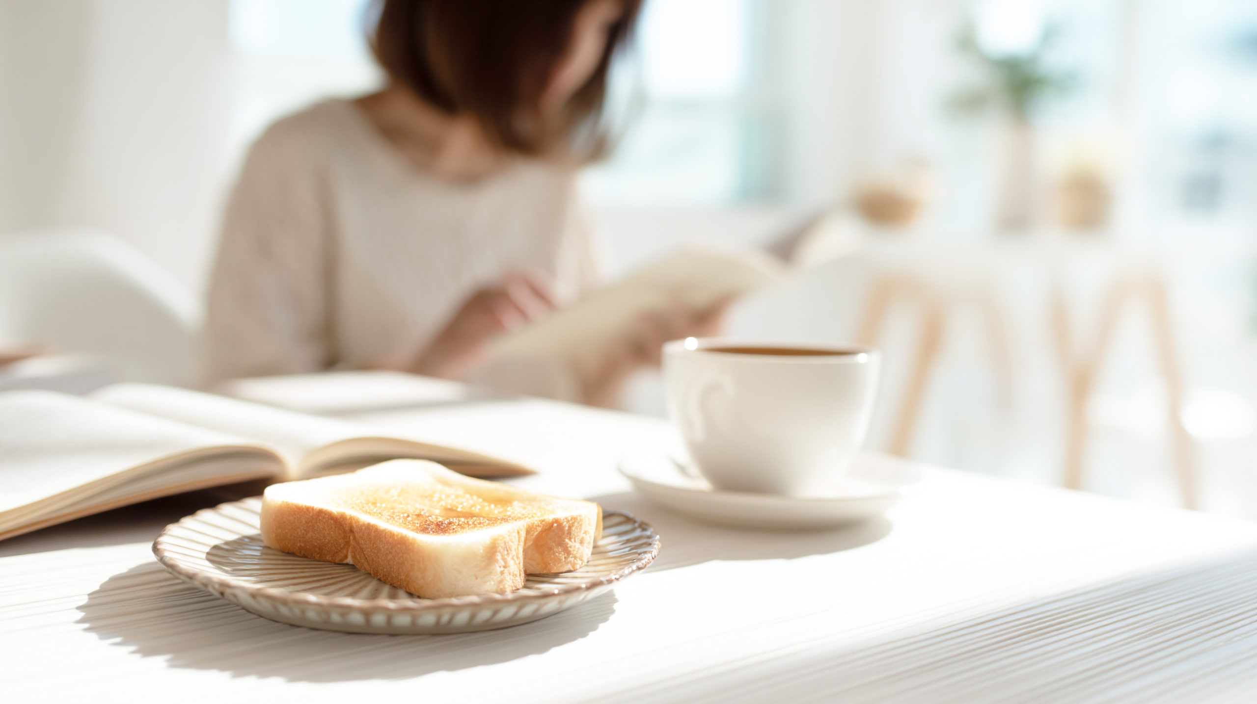 産婦人科医の約90%が「小麦(グルテン)の摂りすぎはPMSに関係する」と回答。肌荒れ・イライラ・腸の不調との意外なつながり